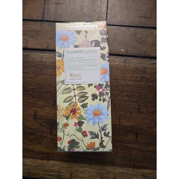 Heathcote & Ivory Daisy Garland Flower Hand Cream 3.38 Oz New - Picture 1 of 4